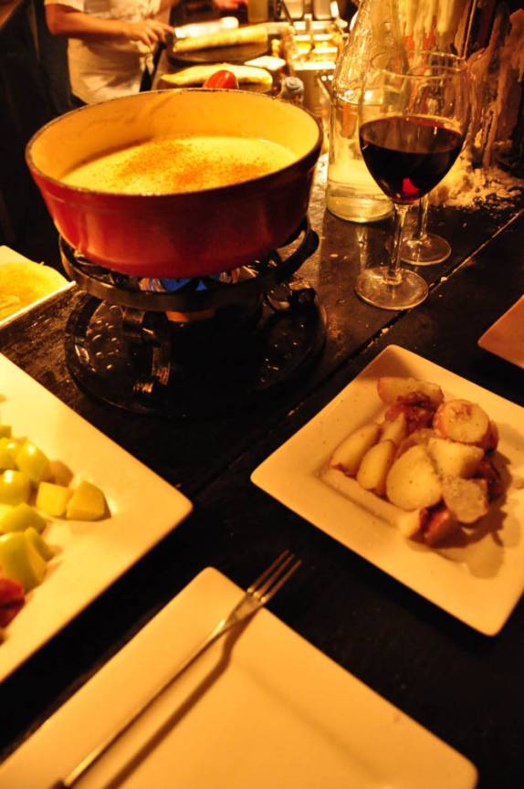 Muito estilo na última refeição do ano, em Aspen, no Colorado, nos Estados Unidos. Fondue com vinho!